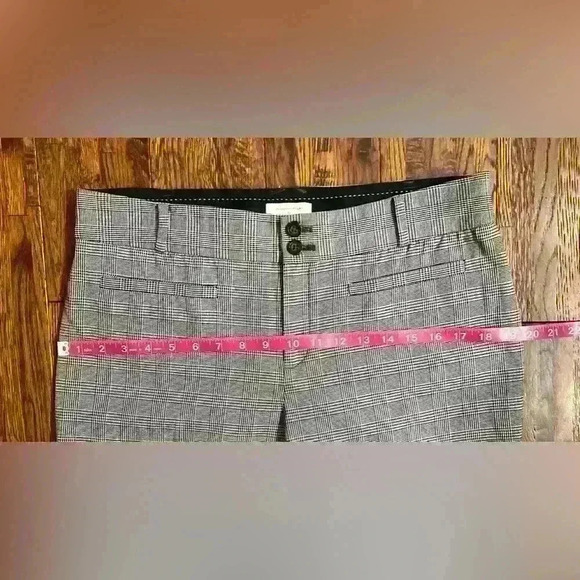 ANTHROPOLOGIE The Essential Flare Cropped Trouser in Houndstooth Grey - Picture 6 of 11